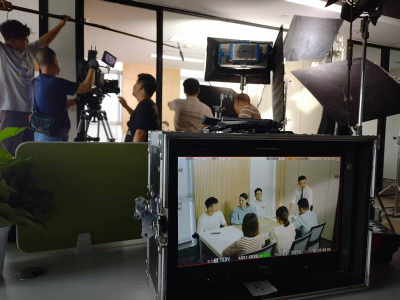 贺州TVC拍摄公司：科技产品视觉化大师，诠释未来感与功能美学