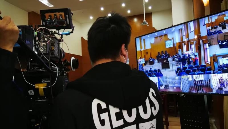 AI生成VS人工创意——贺州广告片拍摄公司的技术浪漫主义实践